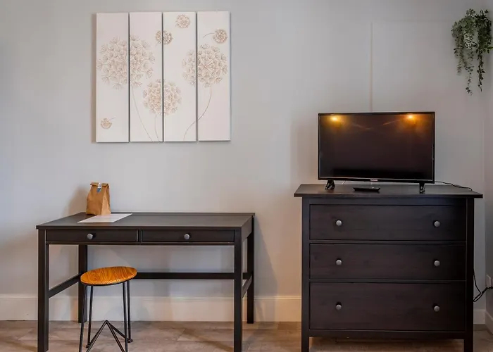 לינה וארוחת בוקר La Francois Premier לה בורבול